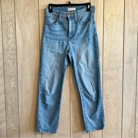 Madewell Classic Straight Jeans in Meadowland Wash - Picture 4 of 9
